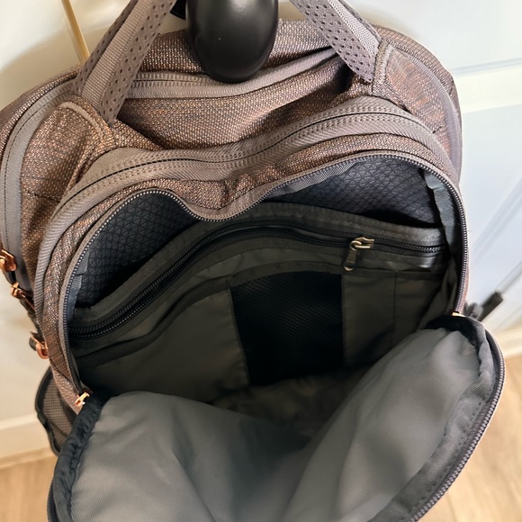 North Face Backpack - Picture 3 of 7